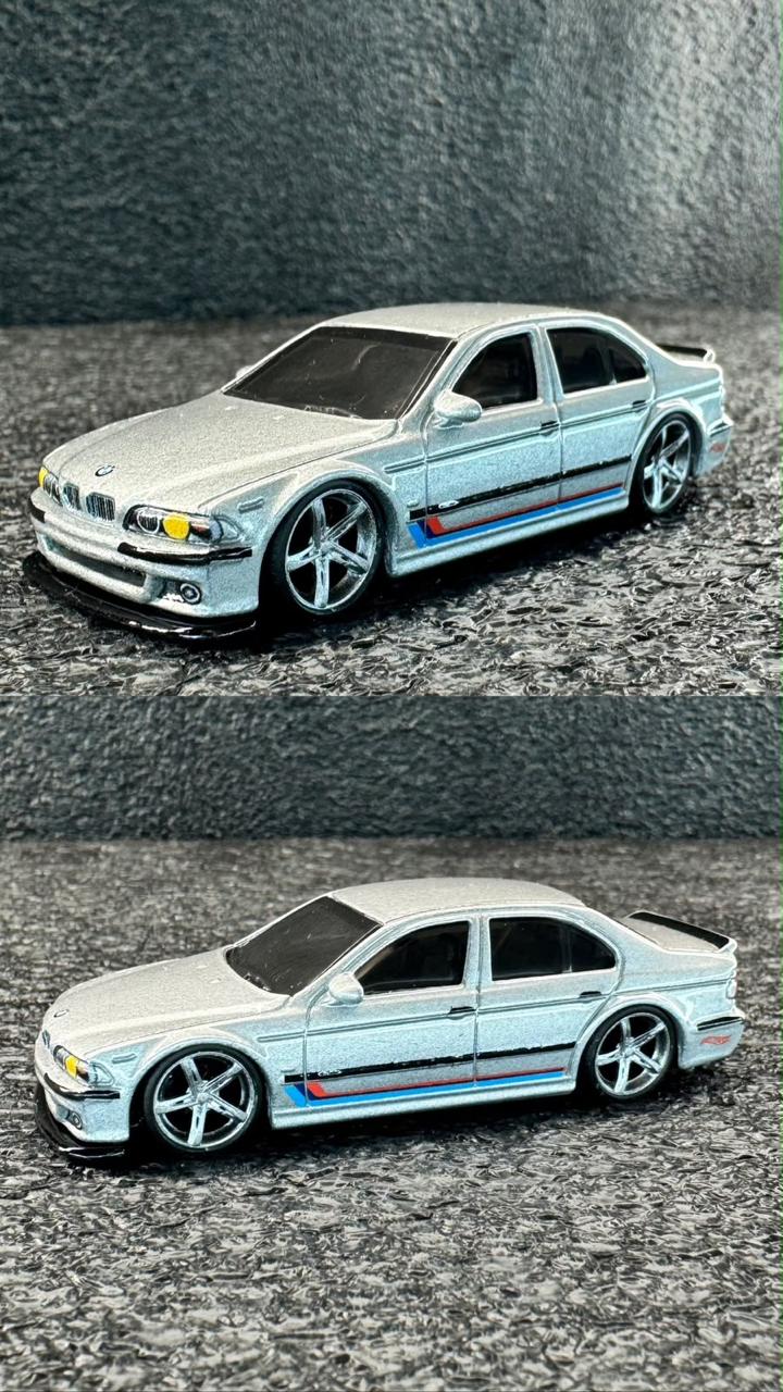 Rodas 1:64 Cromo Silver – 5 Raias Côncava Deep (look BMW M5 Azul Gelo)